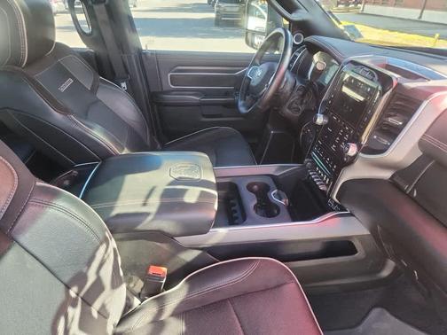 2024 RAM 3500 Laramie 4x4 Crew Cab 8 Box