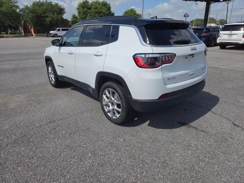 Bright White Clearcoat 2025 Jeep Compass Limited