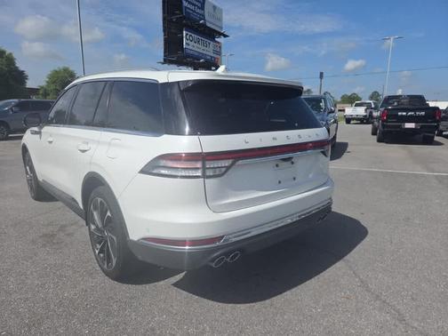 Pristine White Metallic Tri-Coat 2024 Lincoln Aviator Reserve AWD