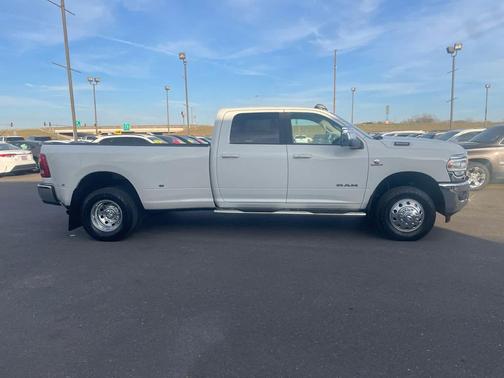 2024 RAM 3500 Laramie 4x4 Crew Cab 8 Box