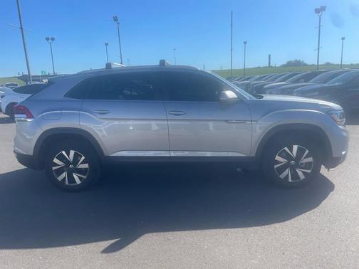 2022 Volkswagen Atlas Cross Sport 2.0T SE