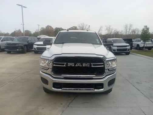 2022 RAM 2500 Tradesman 4x4 Crew Cab 8 Box