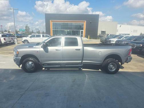 2024 RAM 3500 Tradesman 4x4 Crew Cab 8 Box