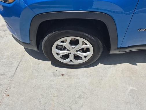 Hydro Blue Pearlcoat 2024 Jeep Compass Latitude