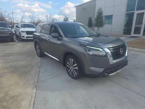 2022 Nissan Pathfinder Platinum