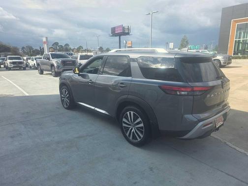 2022 Nissan Pathfinder Platinum