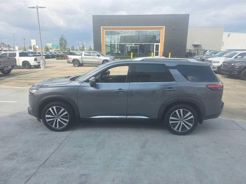 2022 Nissan Pathfinder Platinum