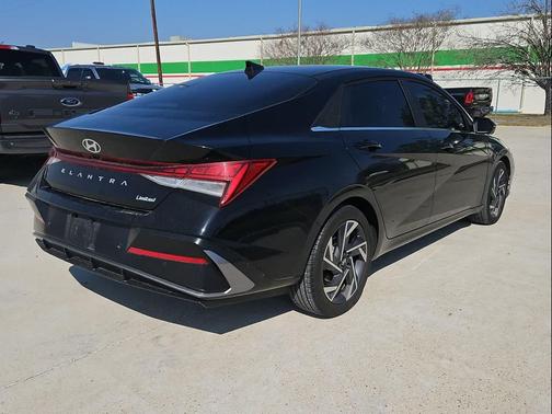 2024 Hyundai ELANTRA Limited