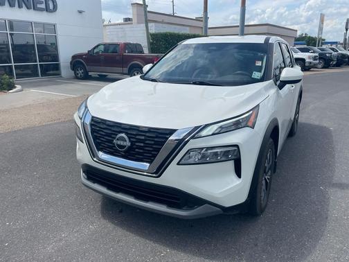 Pearl White Tricoat 2023 Nissan Rogue SV