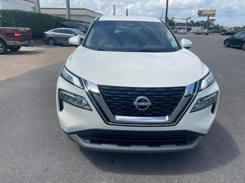 Pearl White Tricoat 2023 Nissan Rogue SV