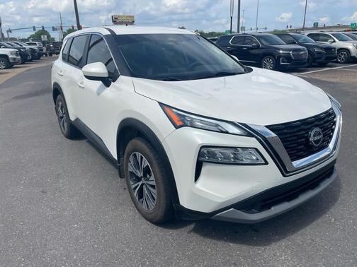 Pearl White Tricoat 2023 Nissan Rogue SV