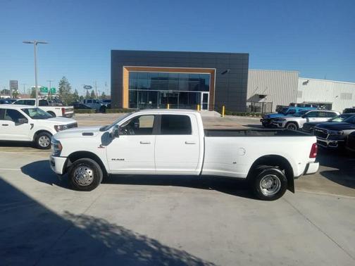 2024 RAM 3500 Laramie 4x4 Crew Cab 8 Box