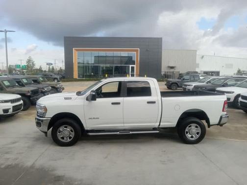 2024 RAM 2500 Big Horn 4x4 Crew Cab 64 Box