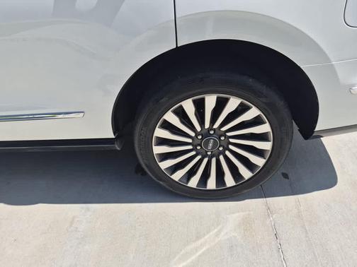 Pristine White 2020 Lincoln Navigator Reserve