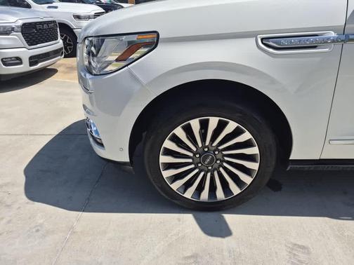 Pristine White 2020 Lincoln Navigator Reserve