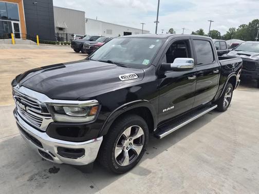 Diamond Black Crystal Pearlcoat 2020 RAM 1500 Laramie