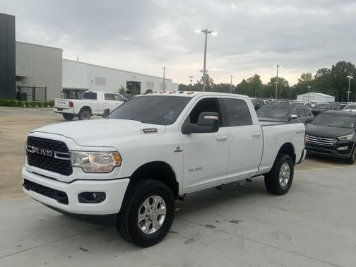 2023 RAM 3500 Big Horn 4x4 Crew Cab 64 Box