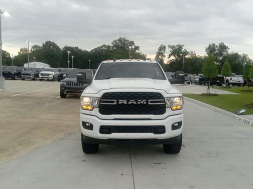 2023 RAM 3500 Big Horn 4x4 Crew Cab 64 Box