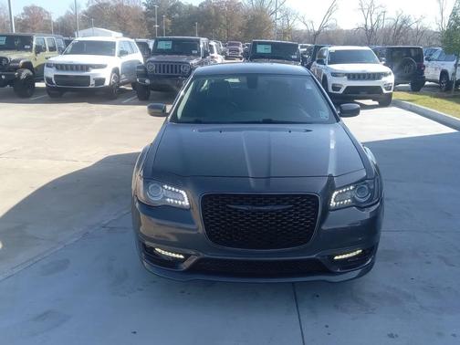 2023 Chrysler 300 Touring