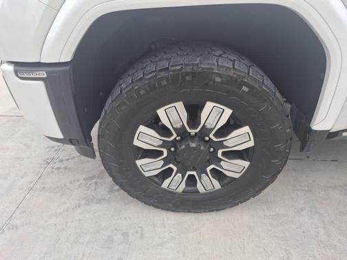 White Frost Tricoat 2024 GMC Sierra 2500 Denali