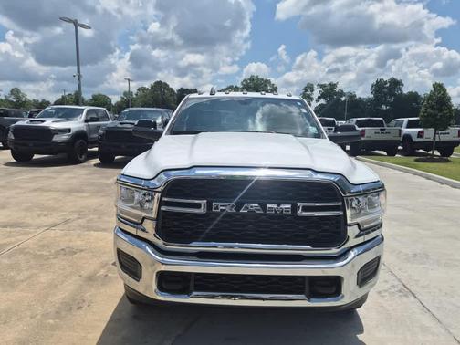 Bright White Clearcoat 2022 RAM 2500 Tradesman 4x4 Crew Cab 64 Box