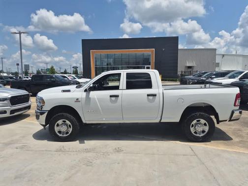 Bright White Clearcoat 2022 RAM 2500 Tradesman 4x4 Crew Cab 64 Box