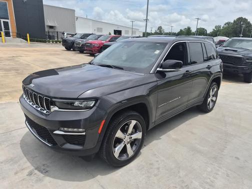 Baltic Gray Metallic Clearcoat 2025 Jeep Grand Cherokee Limited