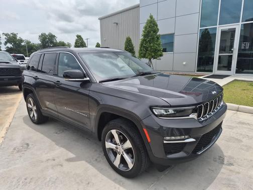 Baltic Gray Metallic Clearcoat 2025 Jeep Grand Cherokee Limited