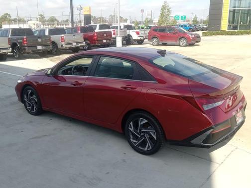 2025 Hyundai ELANTRA SEL