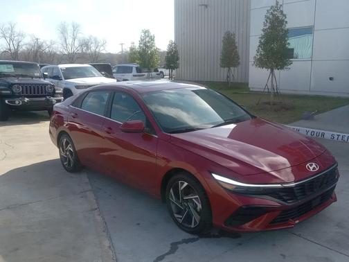 2025 Hyundai ELANTRA SEL