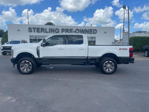 Star White Metallic Tri-Coat/Darkened Bronze 2025 Ford F-250 King Ranch