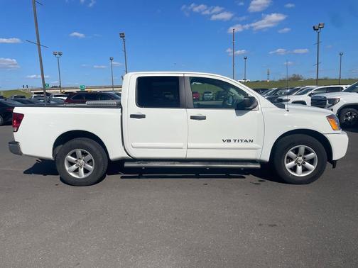2014 Nissan Titan SV