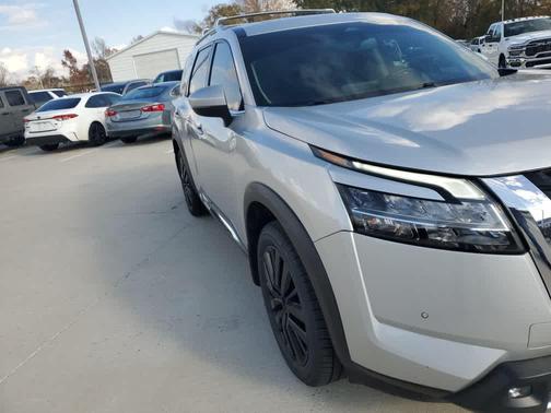 2022 Nissan Pathfinder Platinum