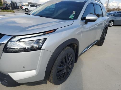 2022 Nissan Pathfinder Platinum