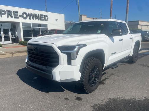 White 2022 Toyota Tundra SR5