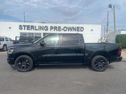 Diamond Black Crystal Pearlcoat 2022 RAM 1500 Laramie