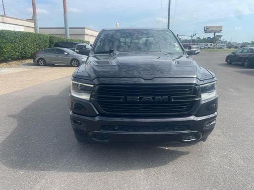 Diamond Black Crystal Pearlcoat 2022 RAM 1500 Laramie