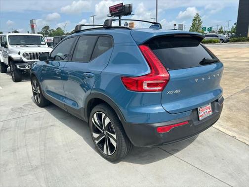 2023 Volvo XC40 Ultimate Dark Theme