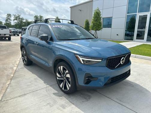 2023 Volvo XC40 Ultimate Dark Theme