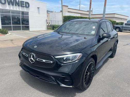 BLACK 2024 Mercedes-Benz GLC 300 Base
