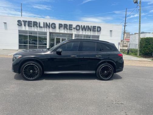 BLACK 2024 Mercedes-Benz GLC 300 Base
