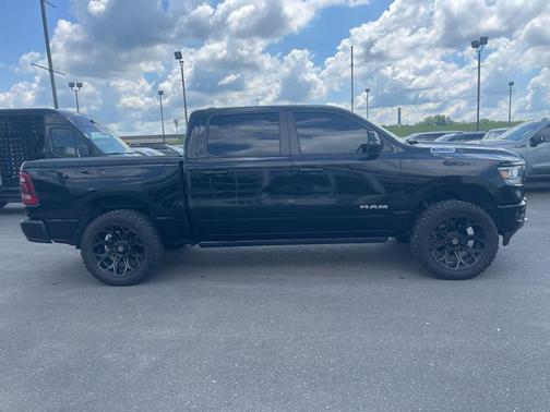 Diamond Black Crystal Pearlcoat 2023 RAM 1500 Laramie
