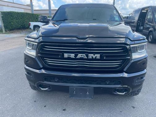 Diamond Black Crystal Pearlcoat 2023 RAM 1500 Laramie