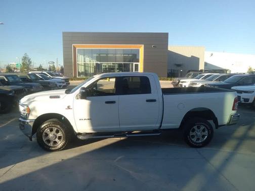 2024 RAM 2500 Big Horn 4x4 Crew Cab 64 Box