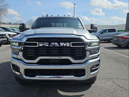 2025 RAM 2500 Tradesman 4x4 Crew Cab 64 Box