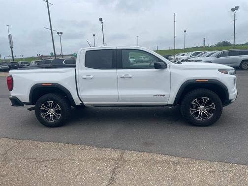 Summit White 2024 GMC Canyon AT4