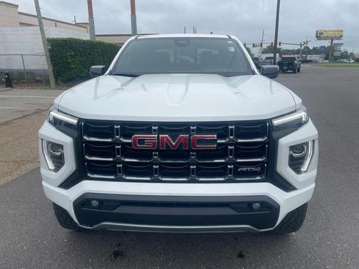 Summit White 2024 GMC Canyon AT4