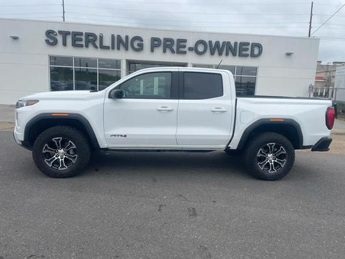 Summit White 2024 GMC Canyon AT4
