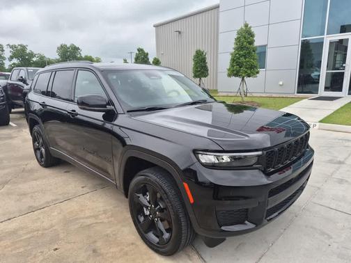 Diamond Black Crystal Pearlcoat 2025 Jeep Grand Cherokee L Altitude