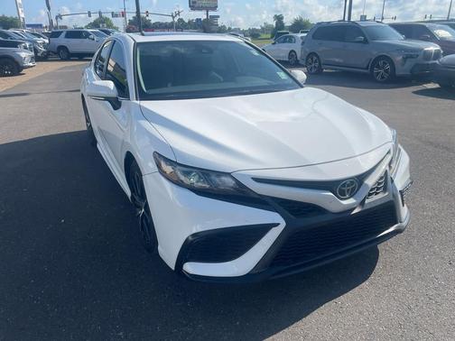 Super White 2021 Toyota Camry SE